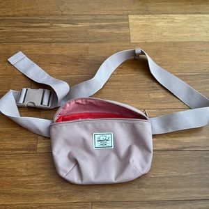 Hershel belt bag.